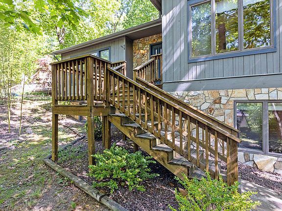 2nd image of 2749 Lanier Ln