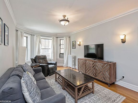 2nd image of 611 W Washington Blvd #1S