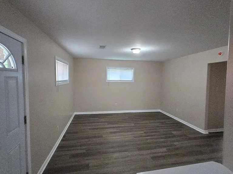 1947 Clovia Ln — Photo 8