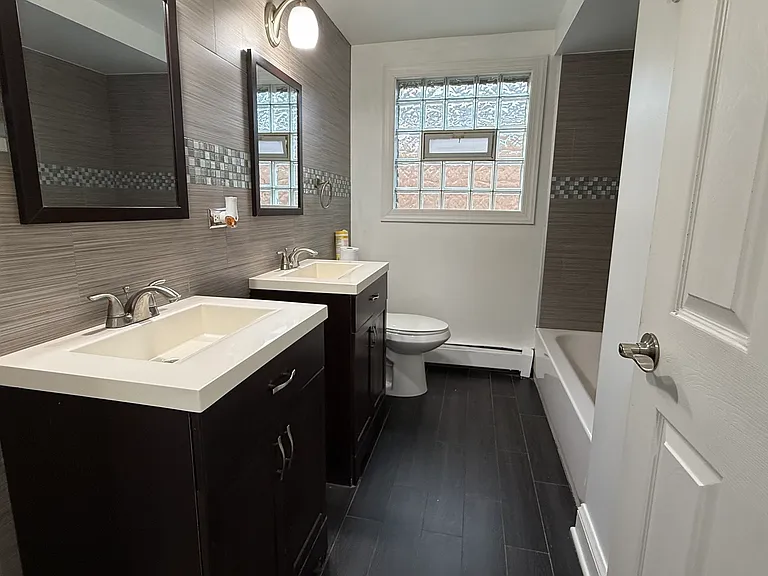 2232 N River Rd #3 — Photo 8