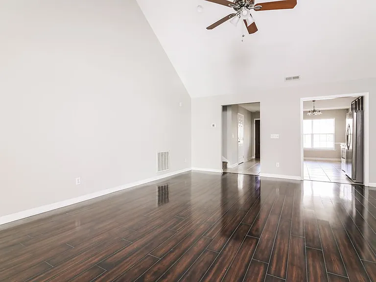 553 Texanna Way — Photo 5