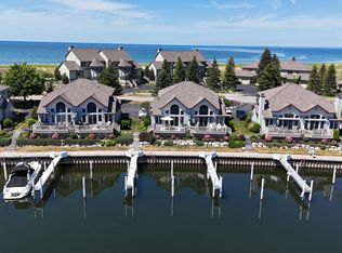 297 Lakeshore Dr, Manistee, MI 49660