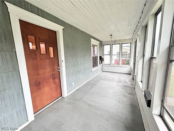3rd image of 547 W Maple St