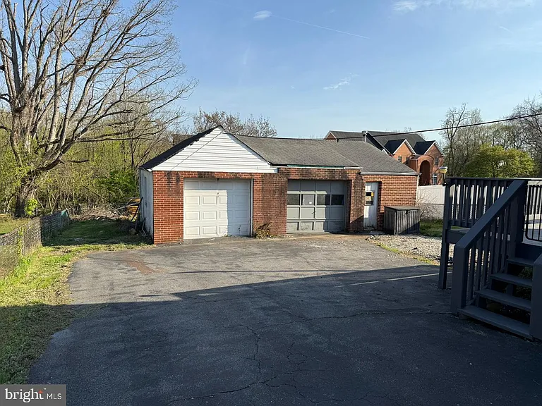 13769 Travilah Rd — Photo 32