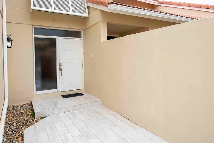 3 bed, 1694 sqft, $5,000 — Photo 2