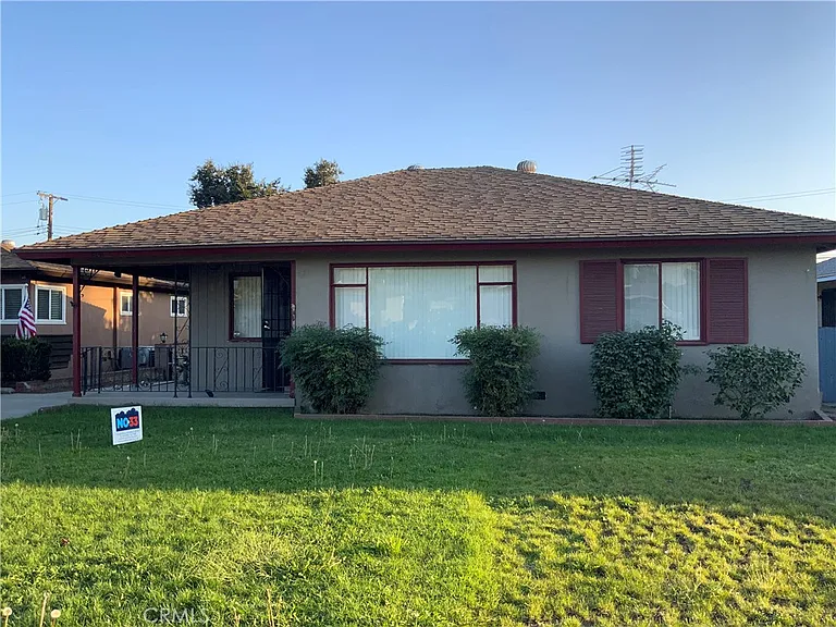 831 W Harvard Pl — Photo 1