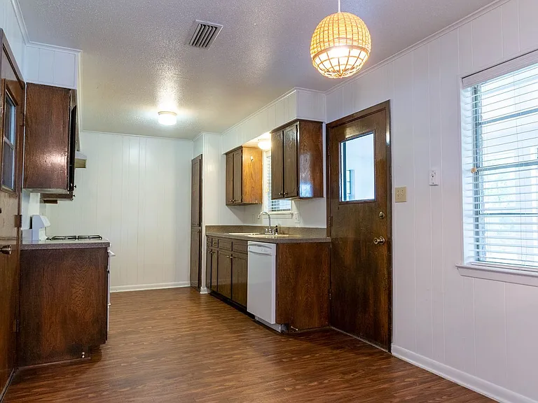 3503 Oriole Ln — Photo 9