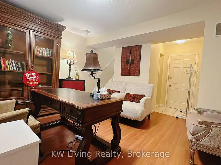 47 Vanity Cres — Photo 11