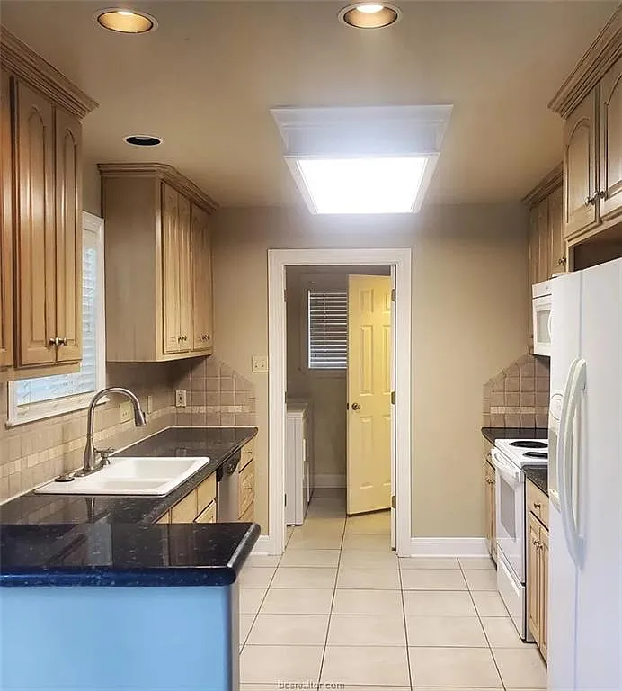 4 bed, 3.5 bath, 1988 sqft, $3,895 — Photo 3