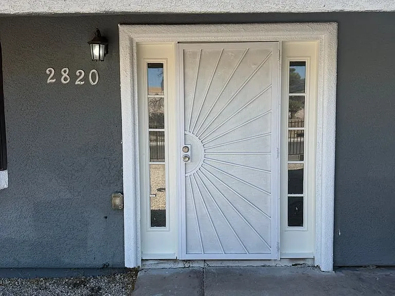 2820 S Sandhill Rd — Photo 3