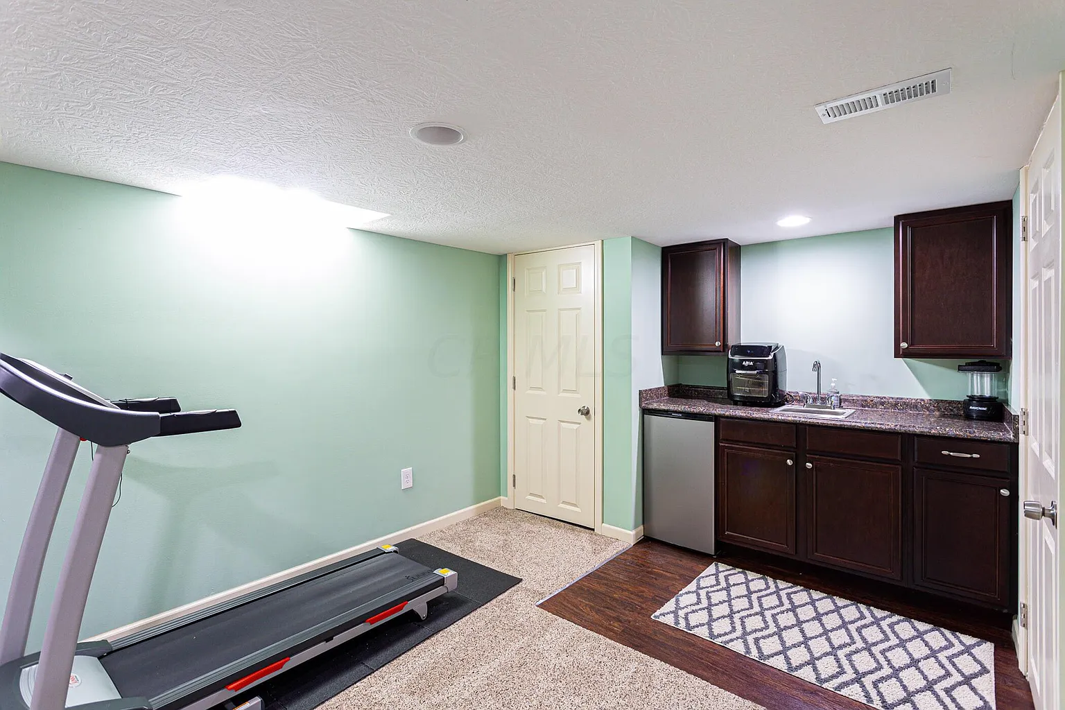 5830 Prospect Ln photo 1