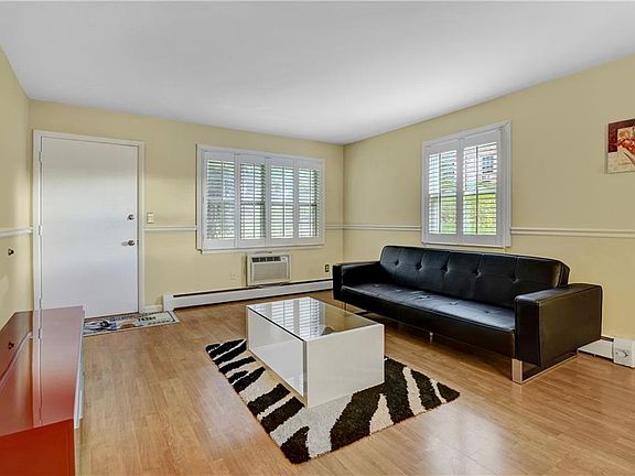 4th image of 165 Parkside Dr