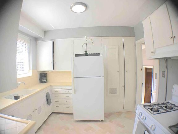 5th image of 1113 Paloma Ave