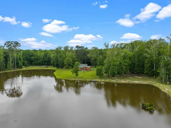 170 County Road 3311, De Berry, TX 75639