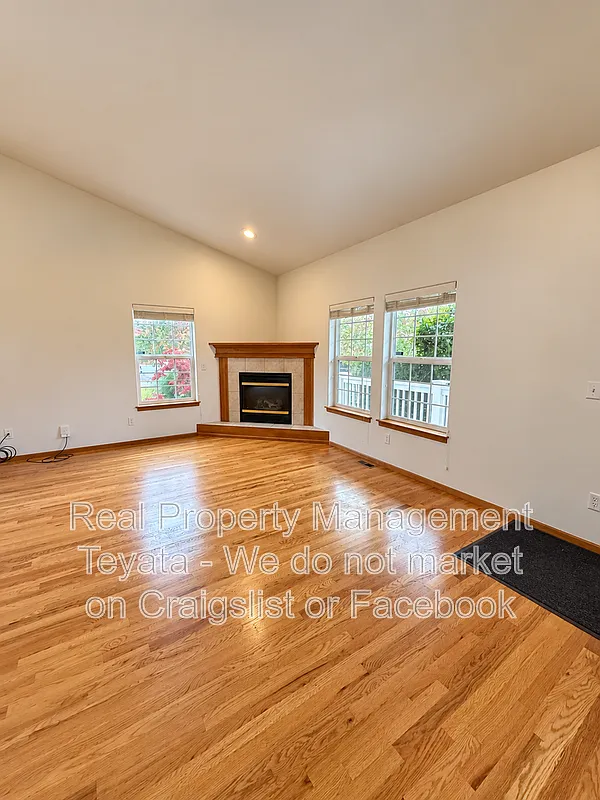 3 bed, 2.0 bath, 1410 sqft, $2,700 — Photo 4