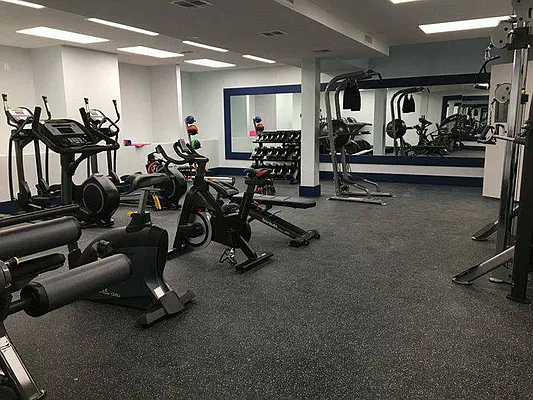 Rented by Manhattan Management LLC | media 24