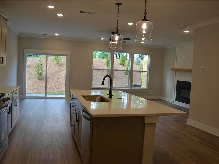 28 Trace Blf — Photo 8