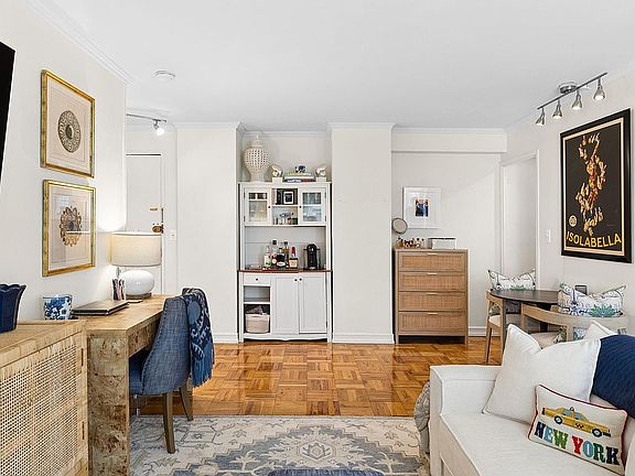 5th image of 301 E 22nd St APT 11U