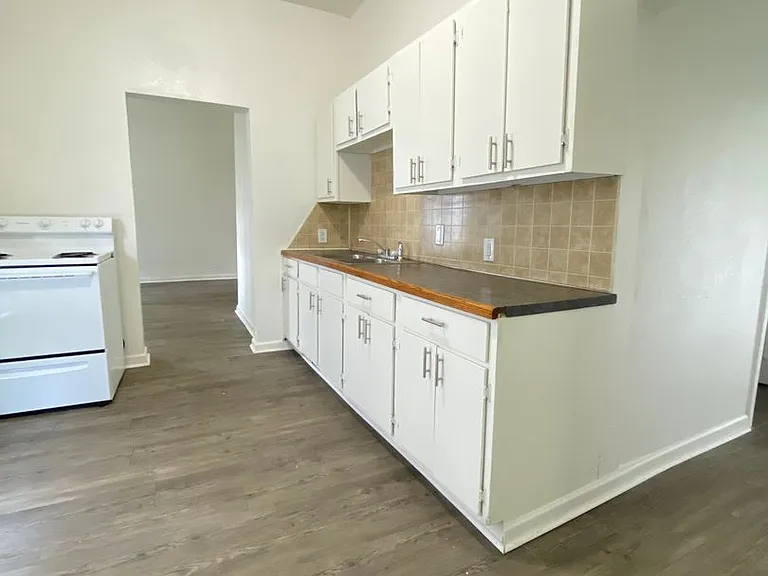328 N Philadelphia Ave — Photo 3