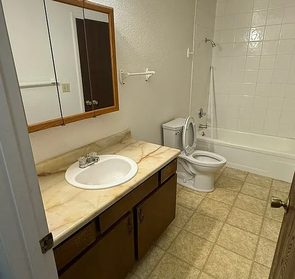 834 E Cedar Ct — Photo 7