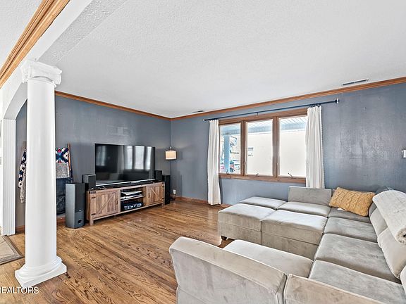 5th image of 4614 NW Willowdale Dr