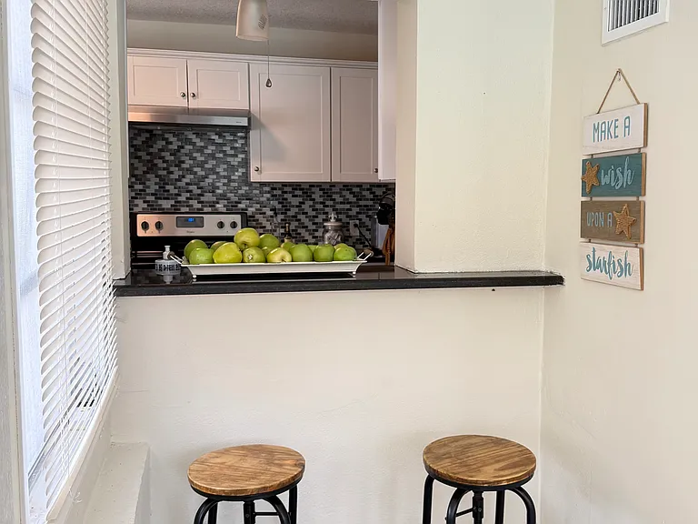 205 Driftwood Dr W — Photo 7
