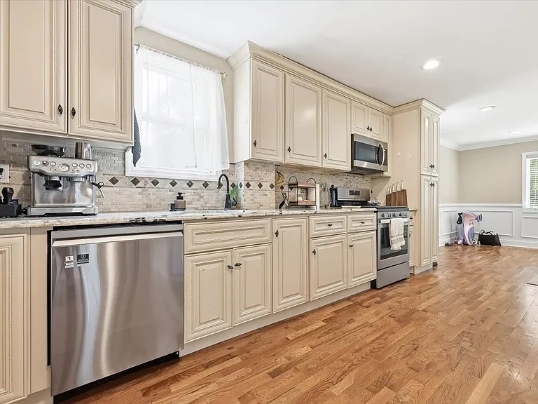 113 E Cedar St — Photo 6