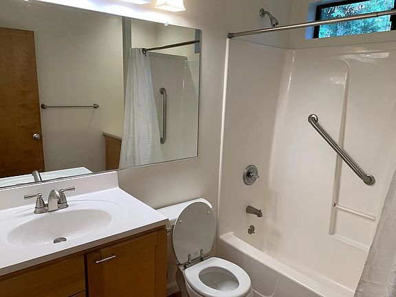 5th image of 1900 Pool Rd Unit B