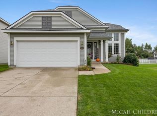5886 E Grove Dr SE, Kentwood, MI