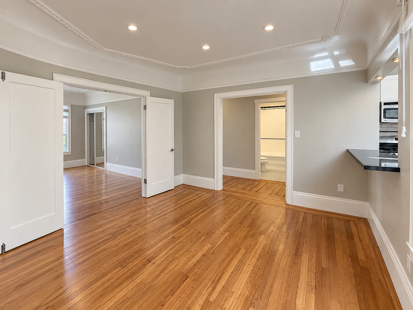 Remodeled 2BR with In-Unit Laundry Across from Alamo Square Park! — Photo 3