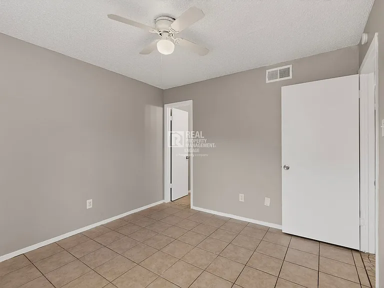 8024 Cambridge Cir — Photo 22