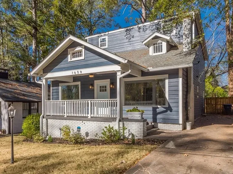 1659 Olympian Way SW — Photo 2