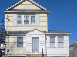 86 Pershing Ave, Valley Stream, NY 11581