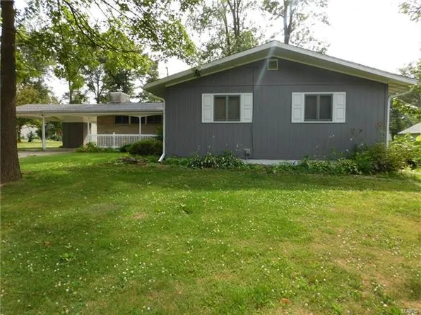 22 Hilltop Dr, Hillsboro, IL 62049