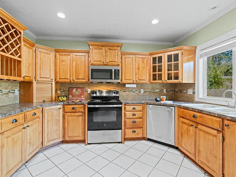 206 W Waverly Pl — Photo 30