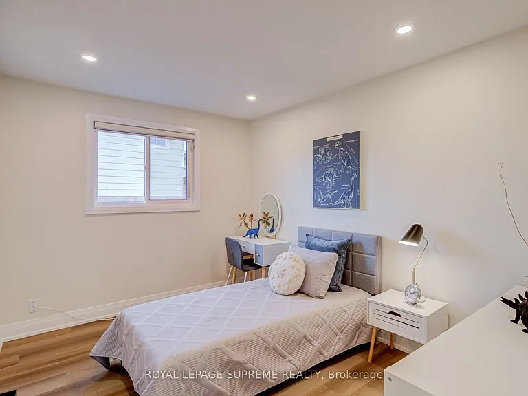 143 Voltarie Cres #UPPER — Photo 20