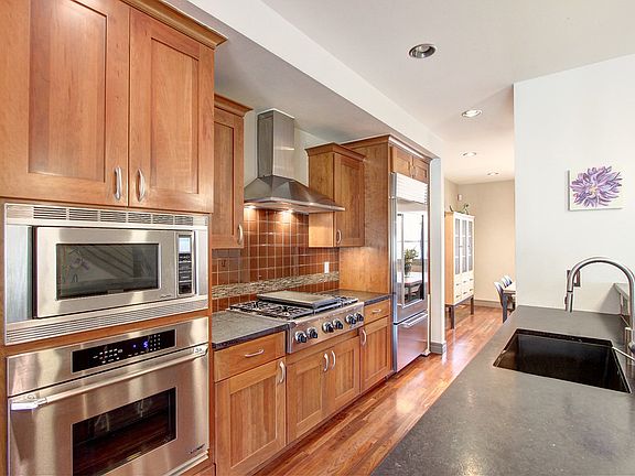 5th image of 1054 S Corona St