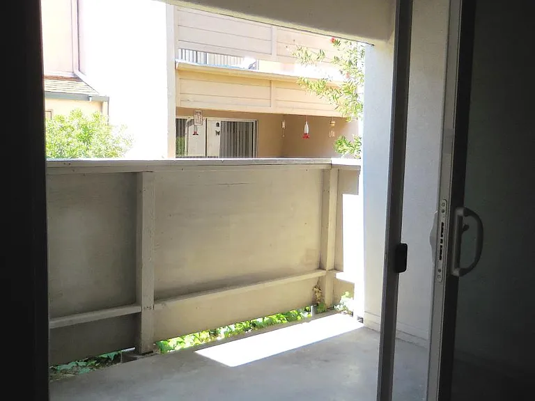 3250 Ashford St #E — Photo 23