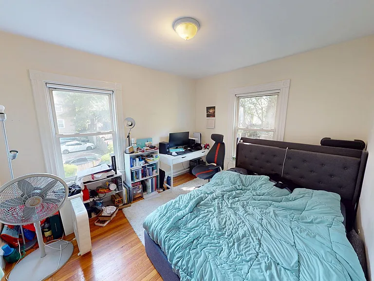 39 Woodstock Ave #3 — Photo 5