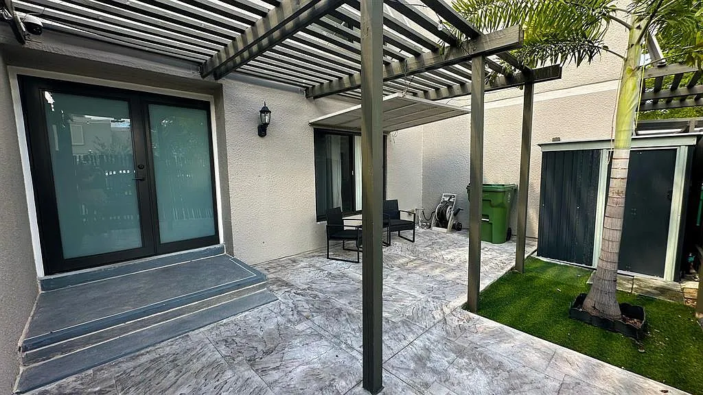 3 bed, 2.5 bath, 1672 sqft, $3,500 — Photo 1