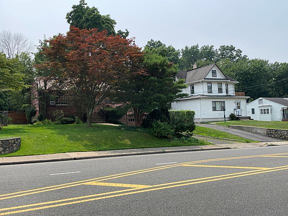 3rd image of 19 W Bradford Ave