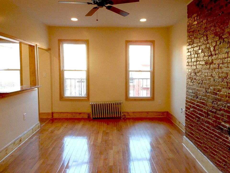 2nd image of 556 17th St APT 2G