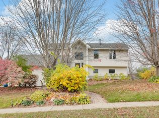 6490 Duck Lake Rd, Eden Prairie, MN 55346