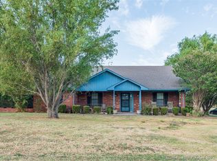 715 E McKennon Rd, Calera, OK 74730