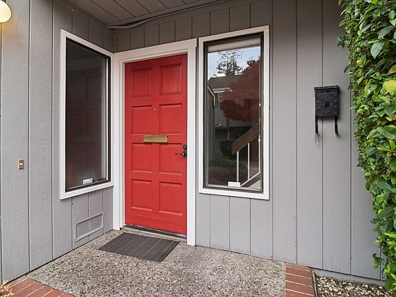 4th image of 916 Menlo Ave
