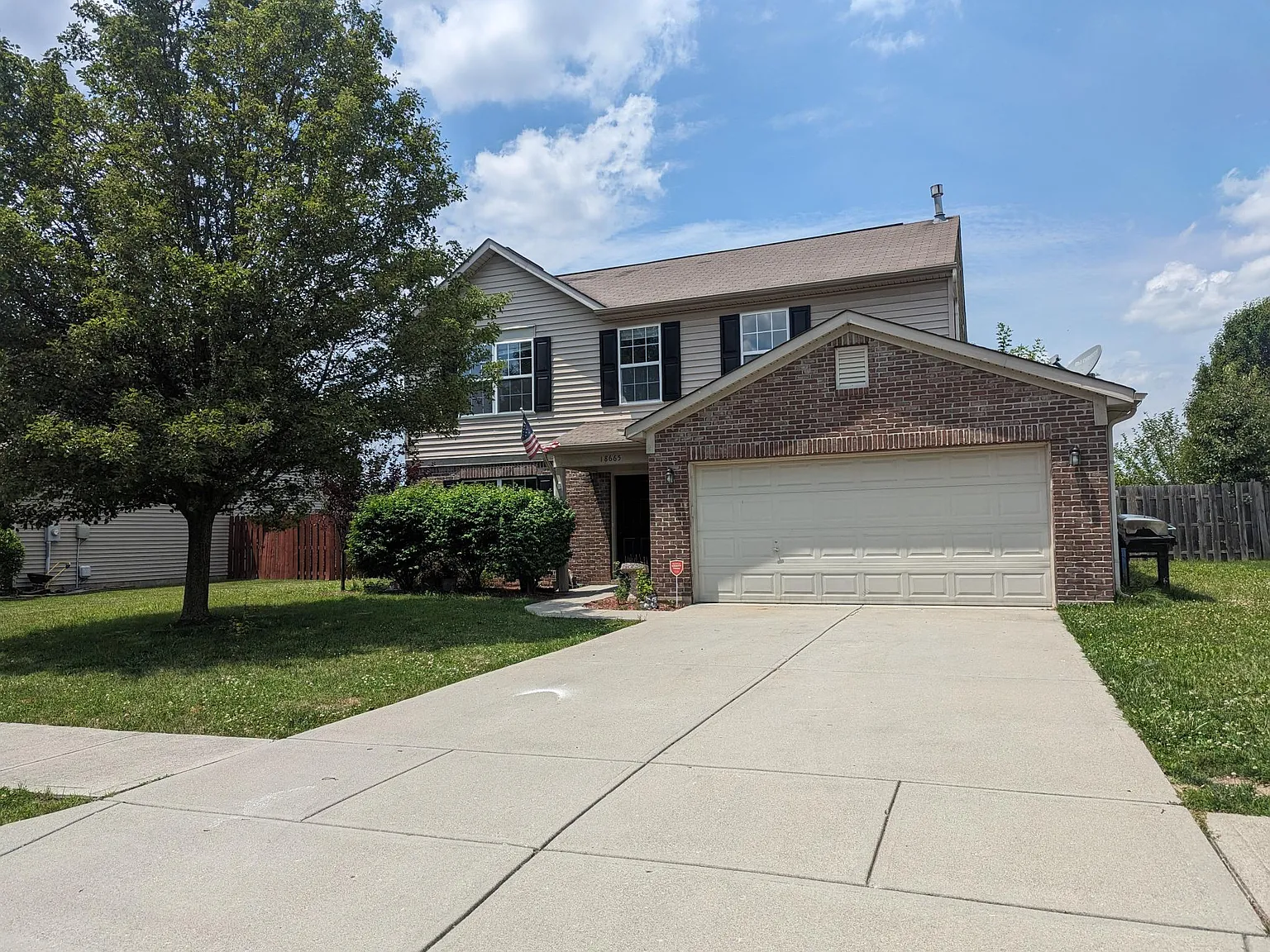 4 bed, 1876 sqft, $2,300 — Photo 2