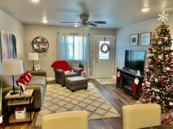 829 Canada Ave, Bismarck, ND 58503
