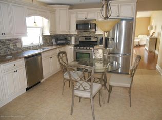 2334 N Chanticleer Ct, Toms River, NJ 08755
