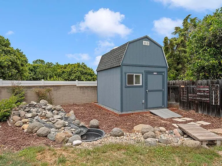 586 Del Mar Ave — Photo 39