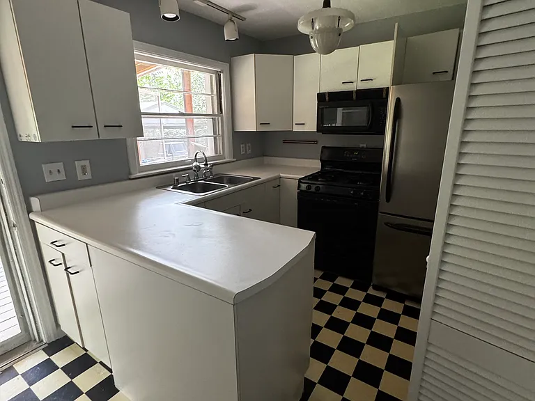 234 Norway St — Photo 13